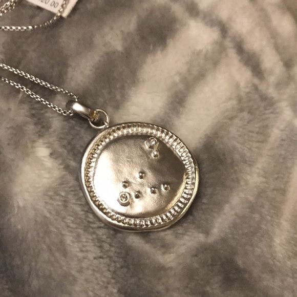 Kendra Scott necklace - Picture 2 of 2